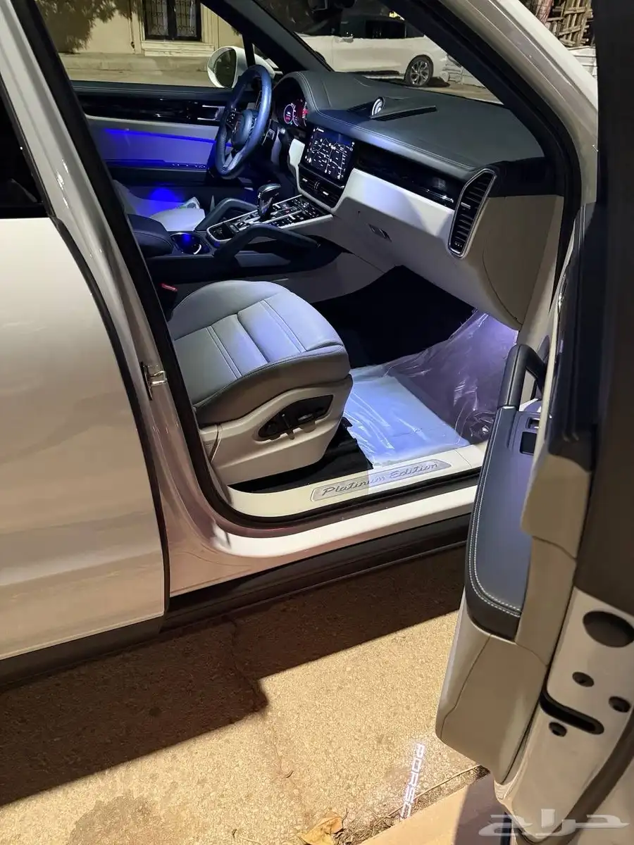 Cayenne Platinum Edition 2023 17