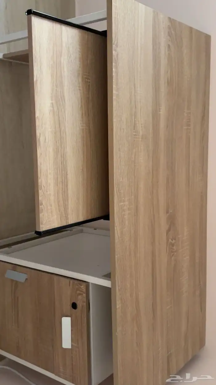 مكتب للبيع نظيف خالي من الخدوش 0