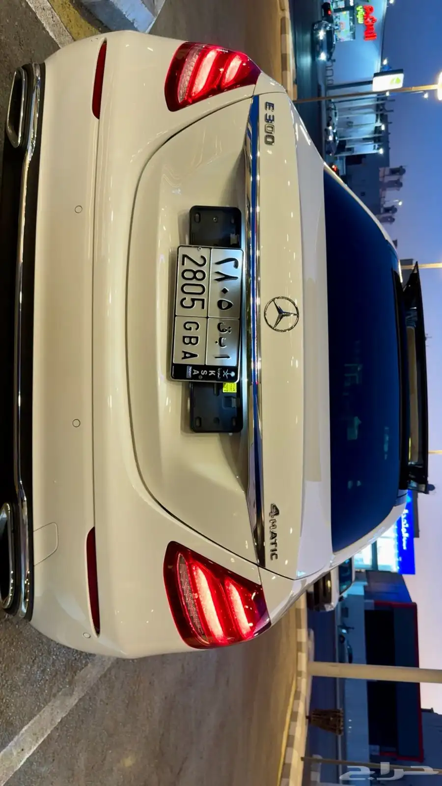 مرسيدس E300 فل كامل بانوراما عداد 106 بحالة الوكالة 7
