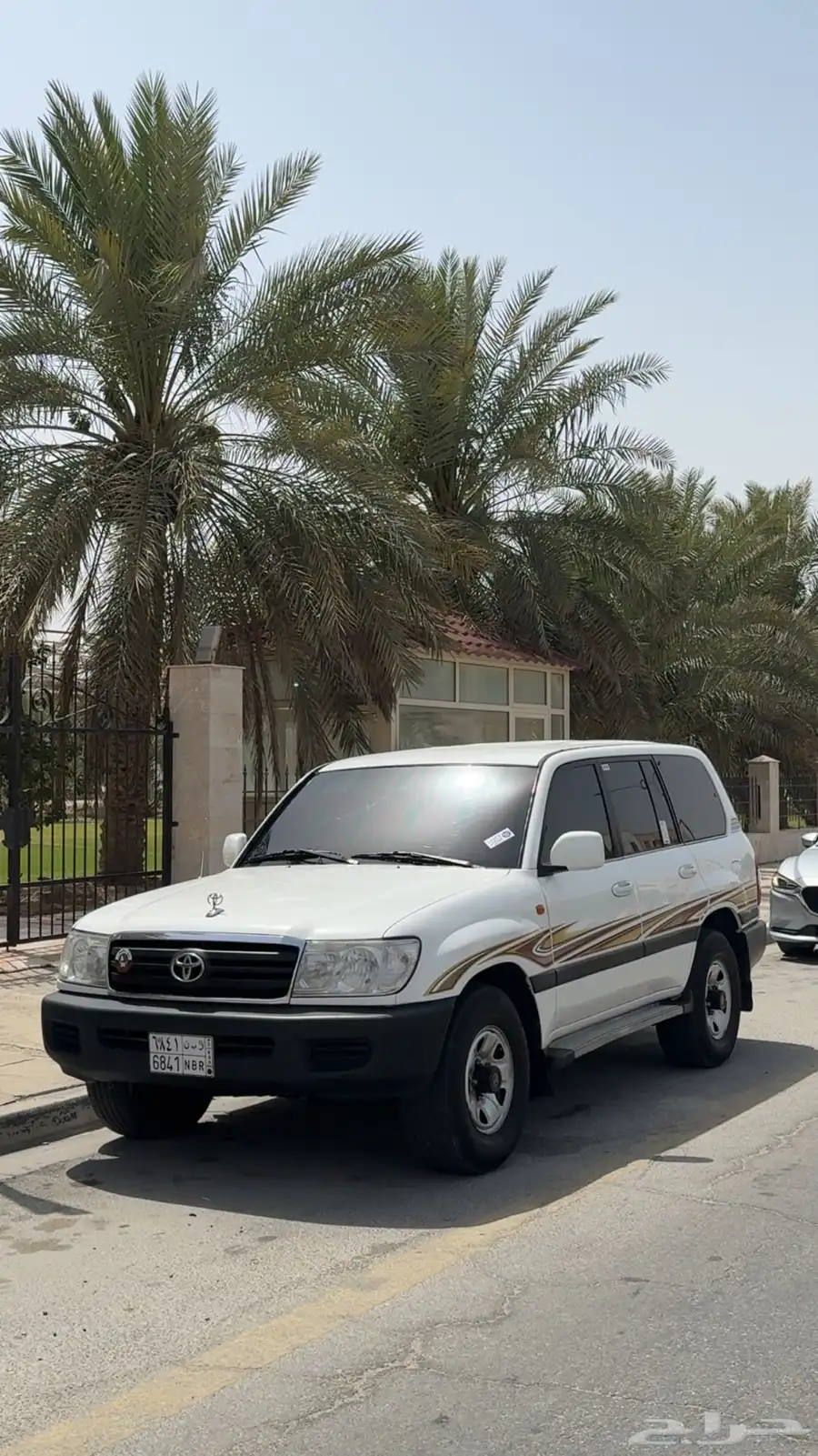 لاندكروزر GXR 4