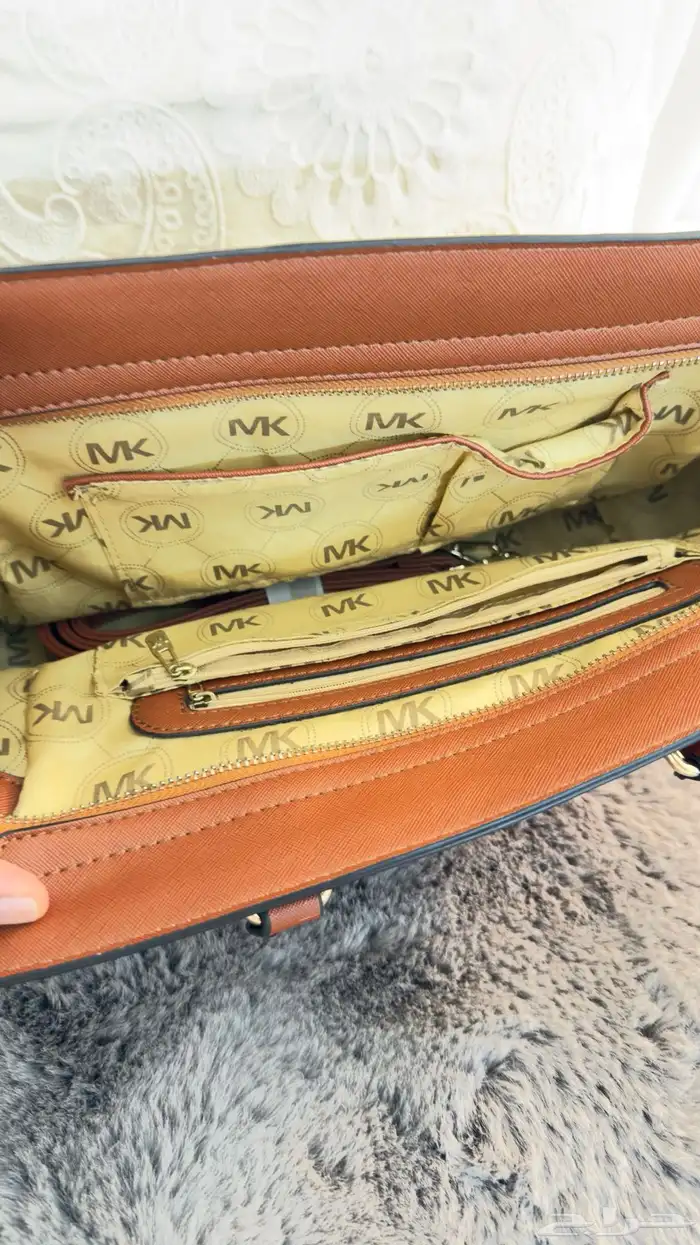 للبيع شنطة Michael Kors - مستعملة بحالة ممتازة جد ا 2