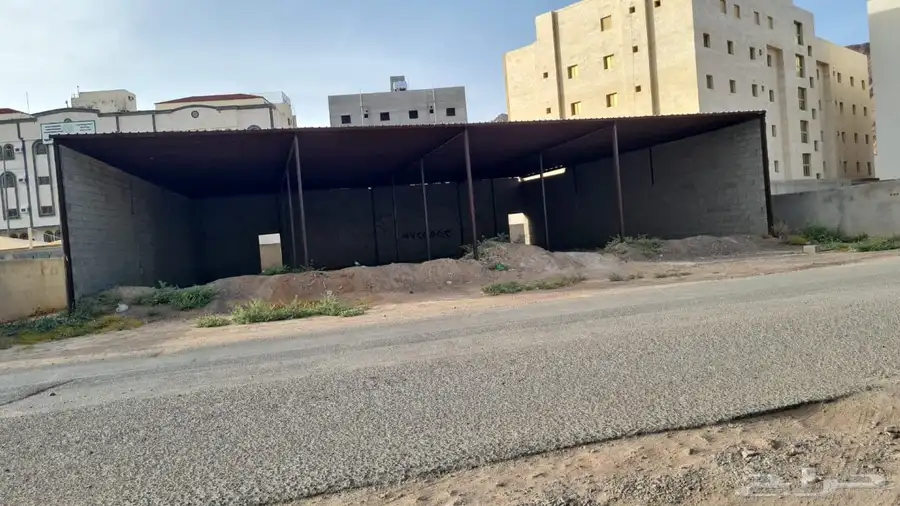 ارض تجارية للبيع في حي بني حارثة خلف الحسن مول 0