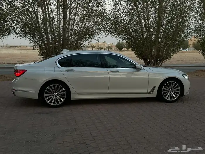 للبيع بي ام دبليو فئة 740 Li فل كامل 4