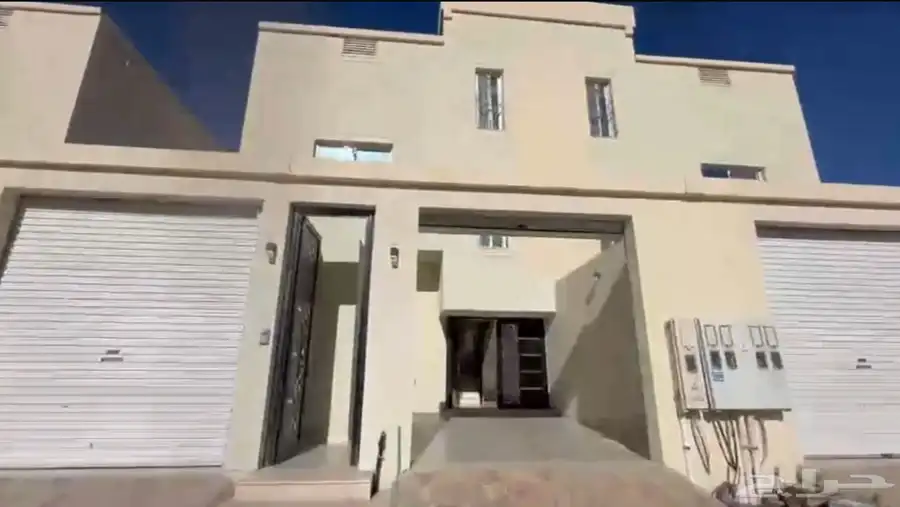 فيلا روف للبيع في حي المطار 0