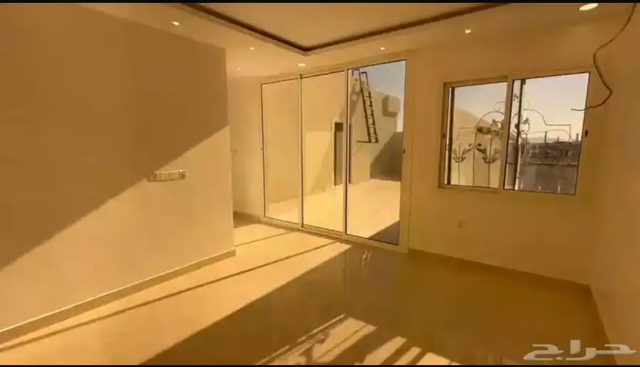 فيلا روف للبيع في حي المطار 17