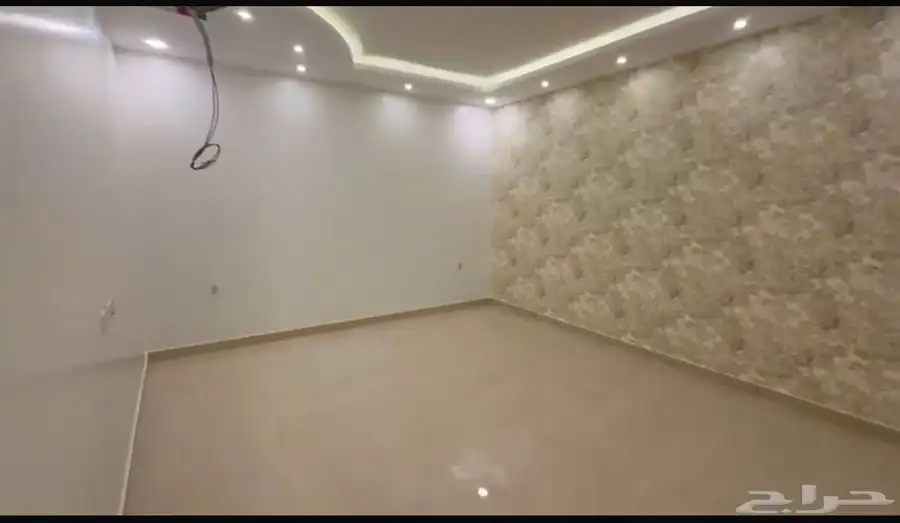 فيلا روف للبيع في حي المطار 11