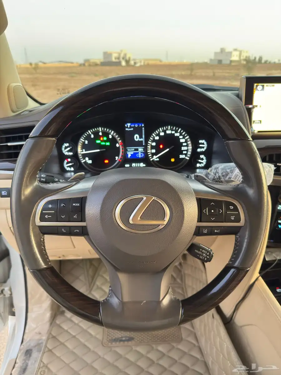 لكزس LX 570 2020 13