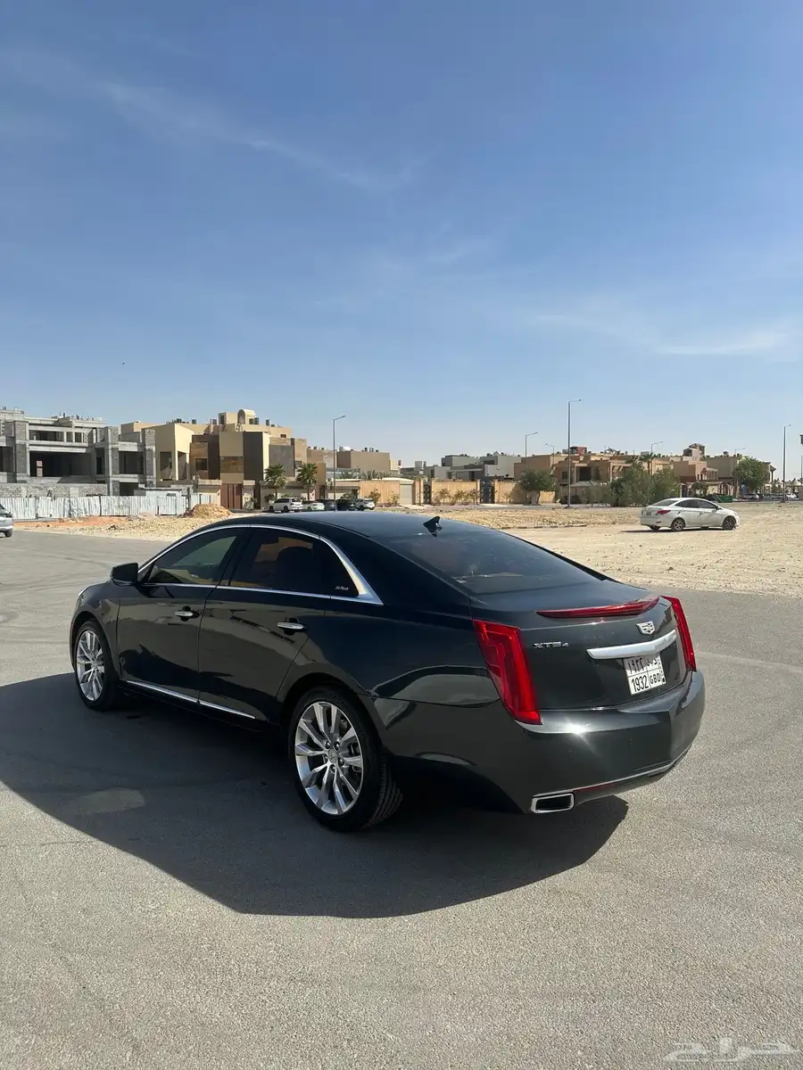 كاديلاك XT5 4