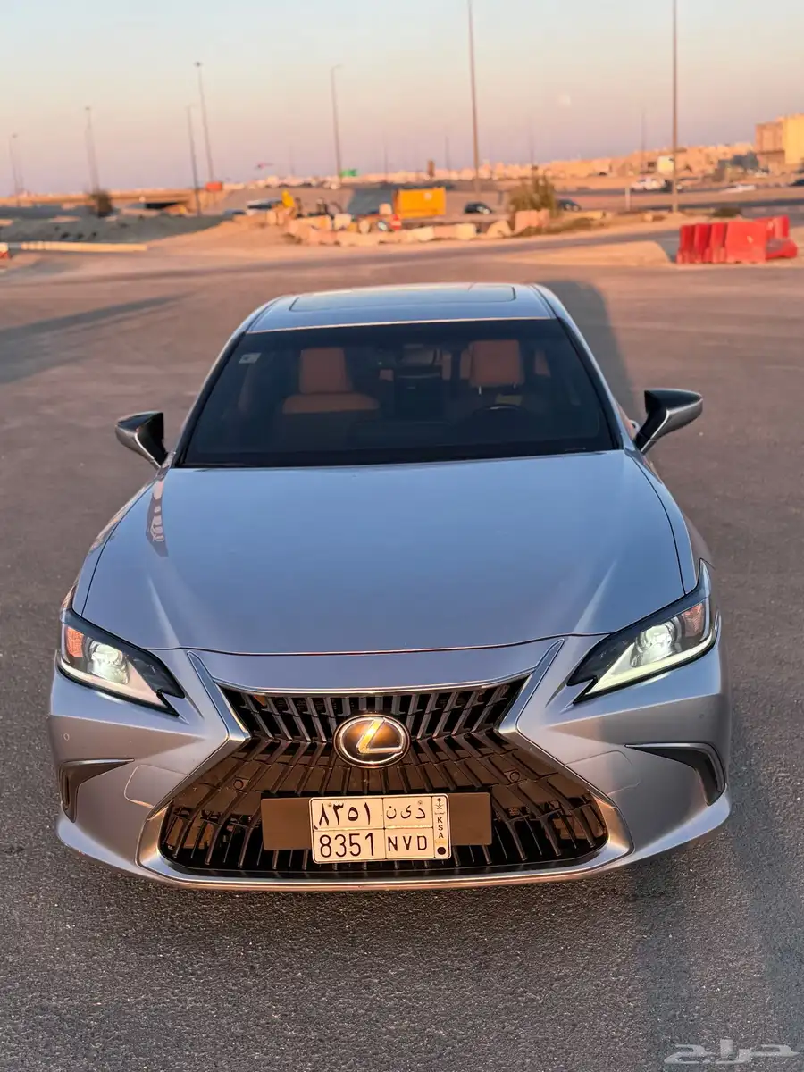 لكزس ES300h موديل 2022 2