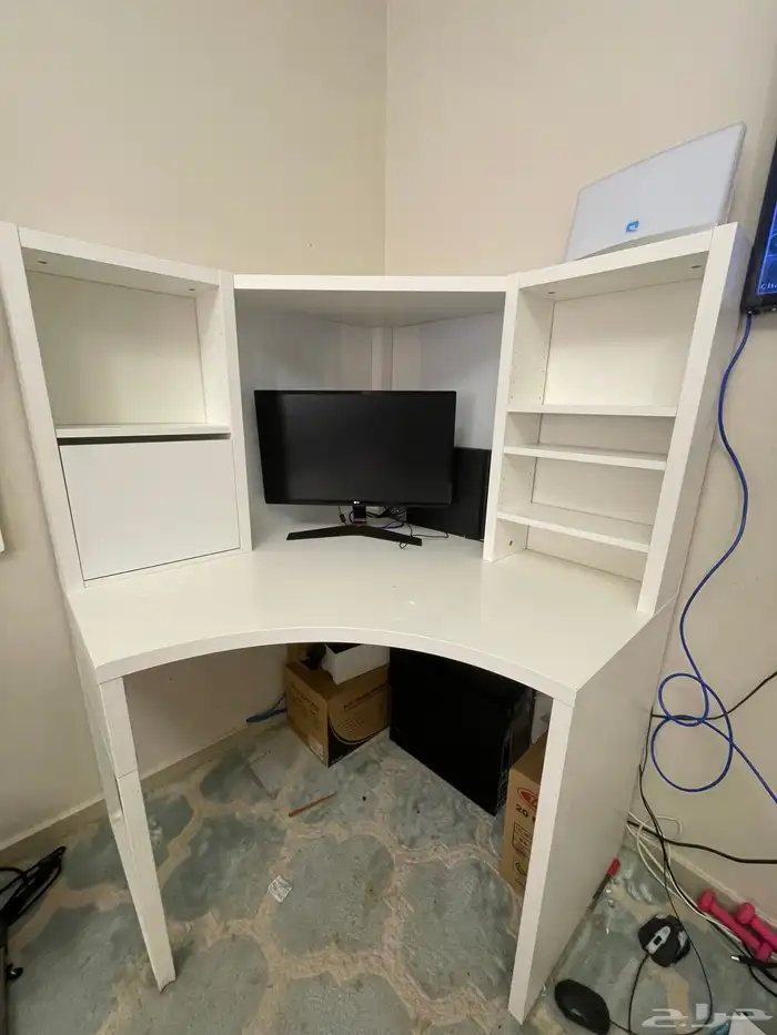 مكتب زاويه من ايكيا 0