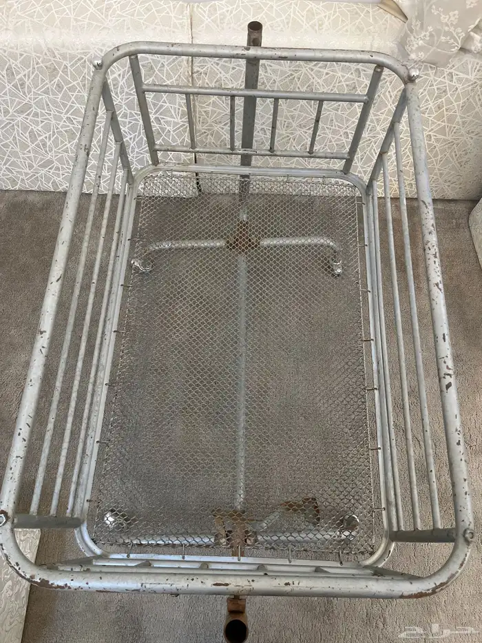 سرير أطفال من النوادر وتحفه أثريه عمرها 44سنه 2