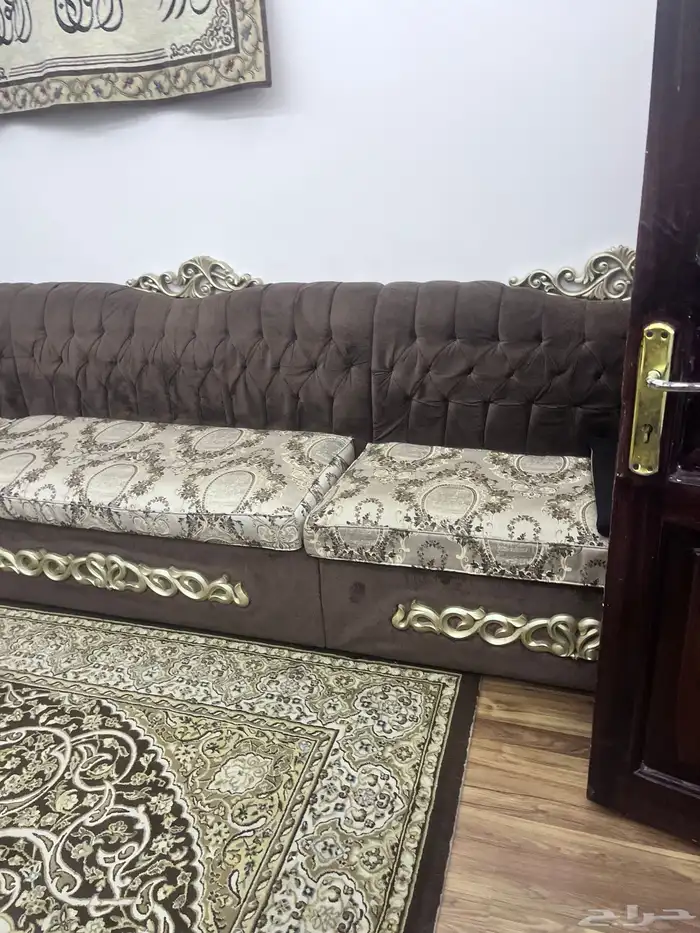 كنب مع سجادة مع ستارة 2