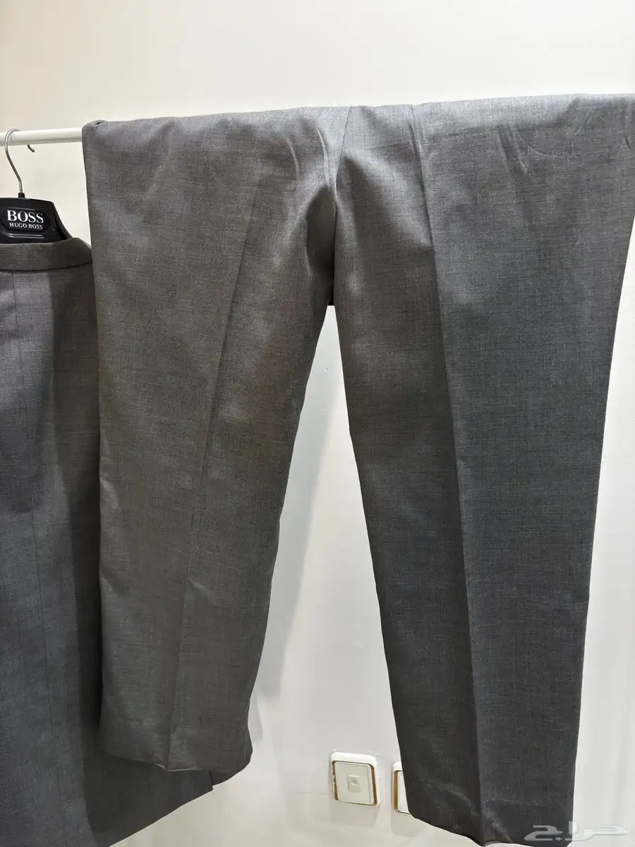 بدلة مع بنطلون hugo boss مقاس 60 13