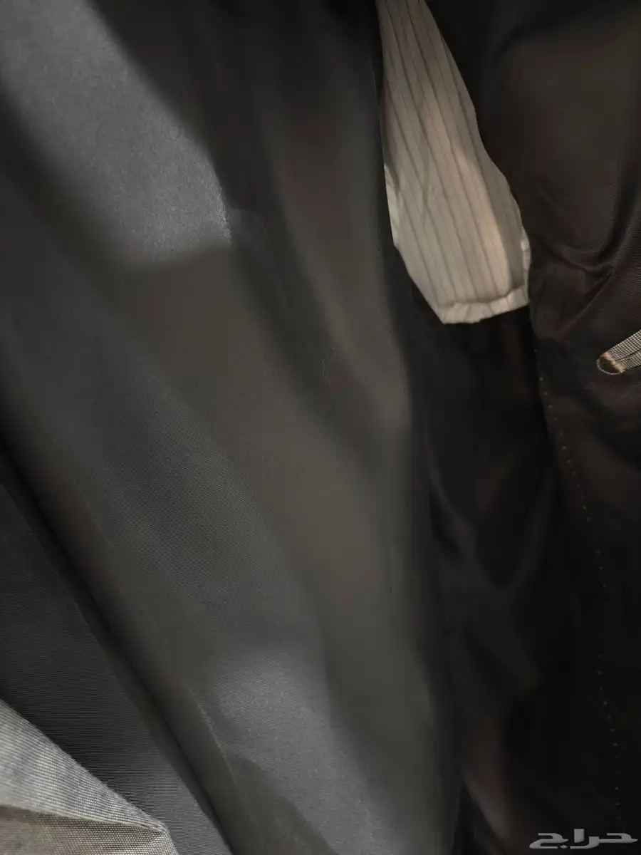 بدلة مع بنطلون hugo boss مقاس 60 9