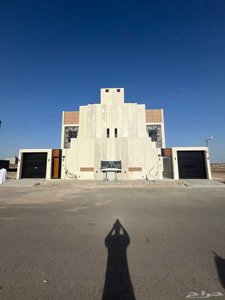 فيلا فاخرة للبيع بمخطط العطير - البدراني 14