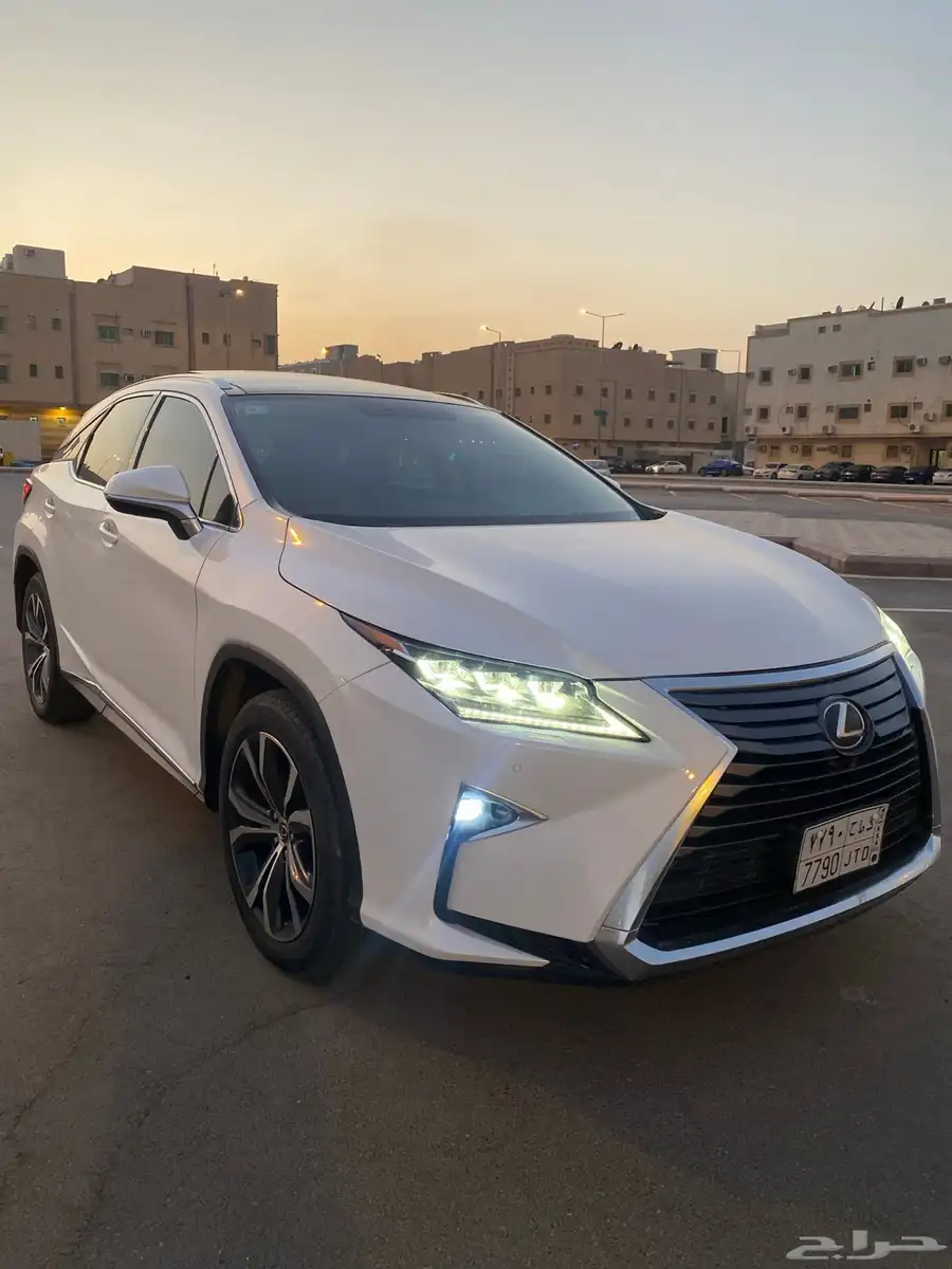 للبيع لكزس RX350 فل كامل لؤلؤي 2019 برجكتر ودبل 5