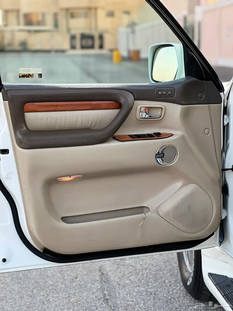 لكزس LX470 2006 12