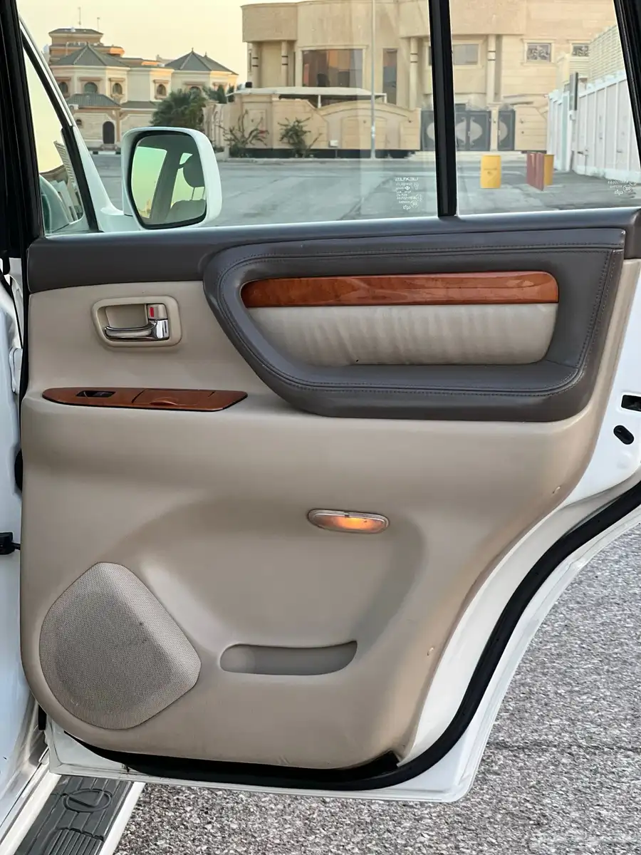 لكزس LX470 2006 22