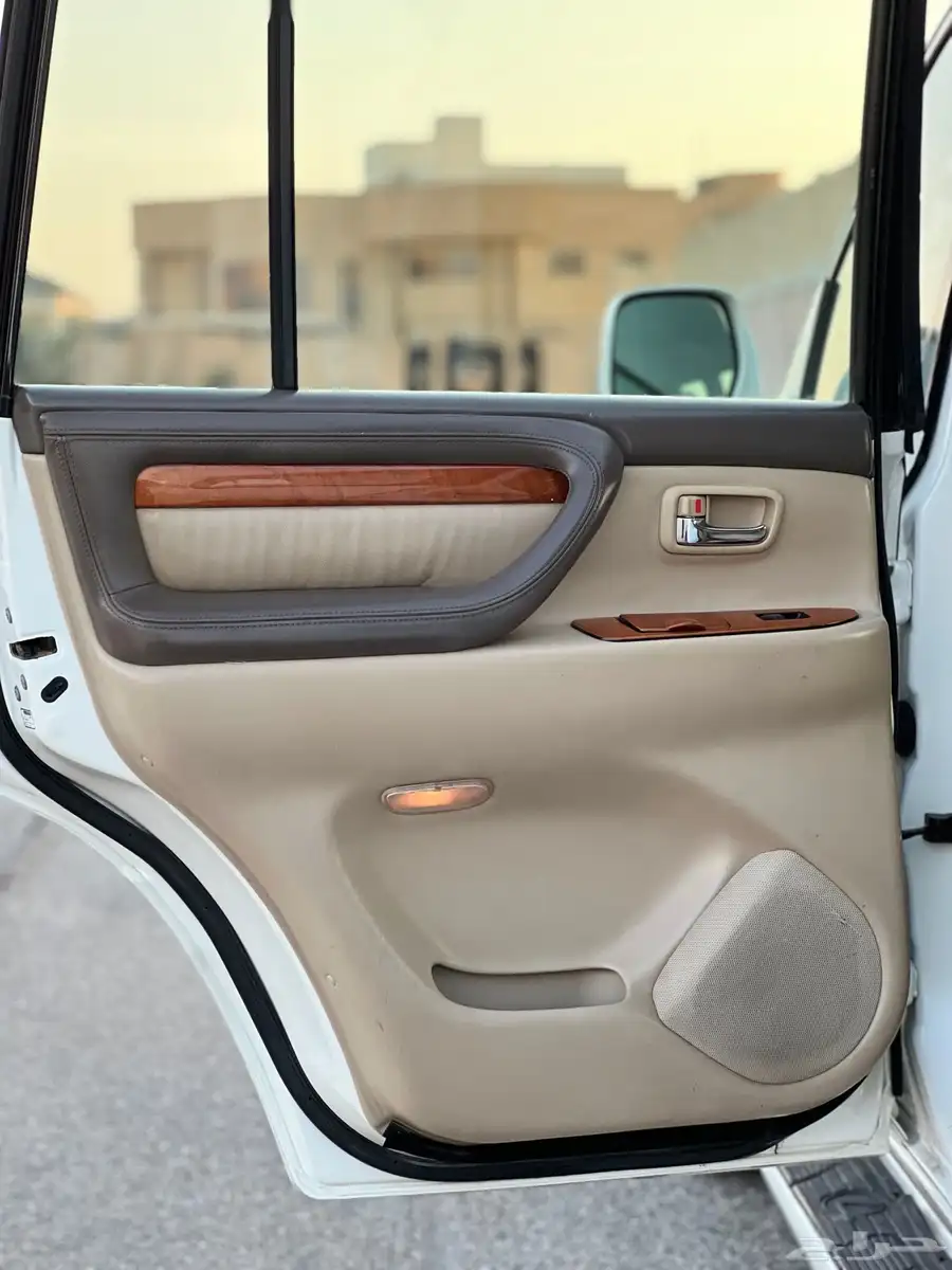 لكزس LX470 2006 17