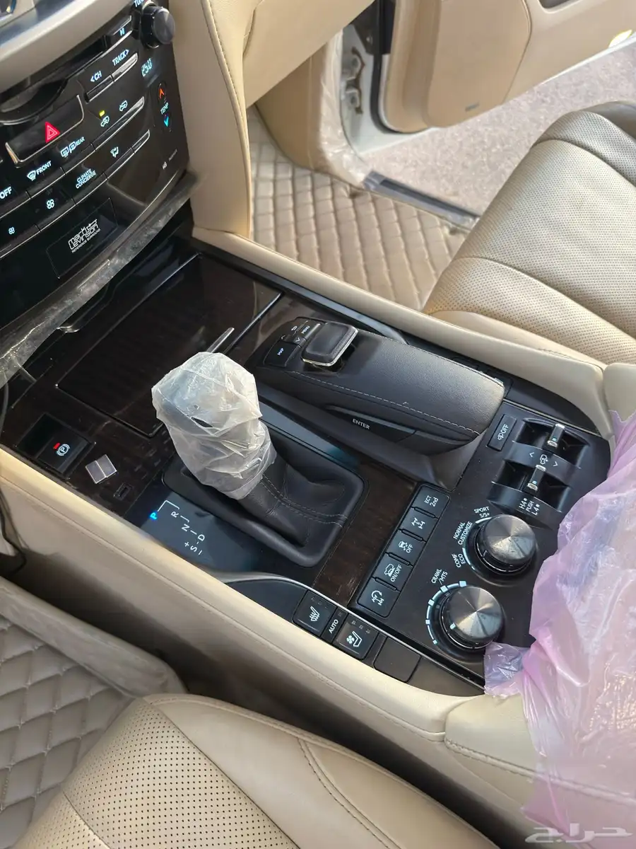 لكزس LX 570 2020 15