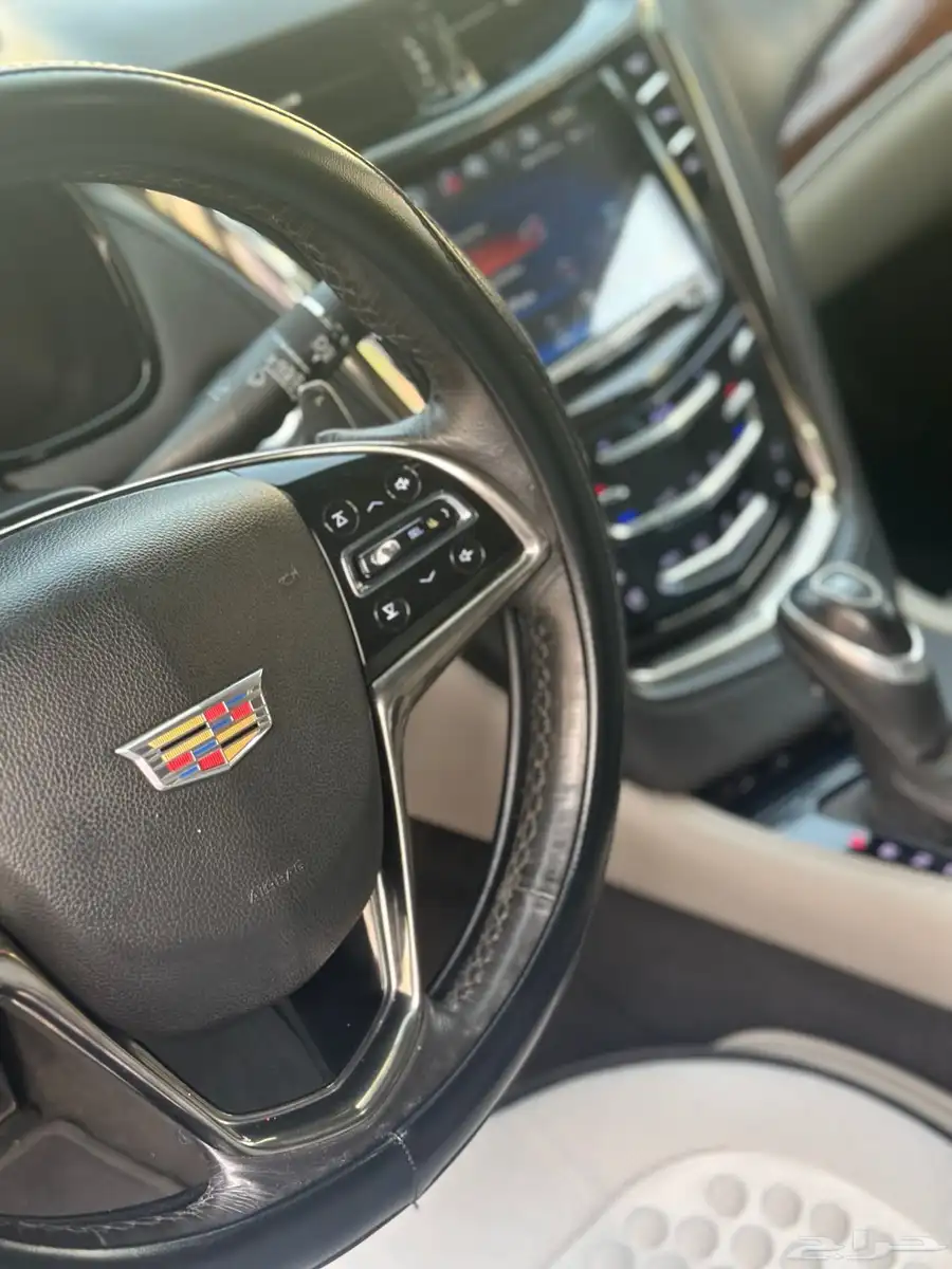 كاديلاك CTS 2105 فل كامل 9
