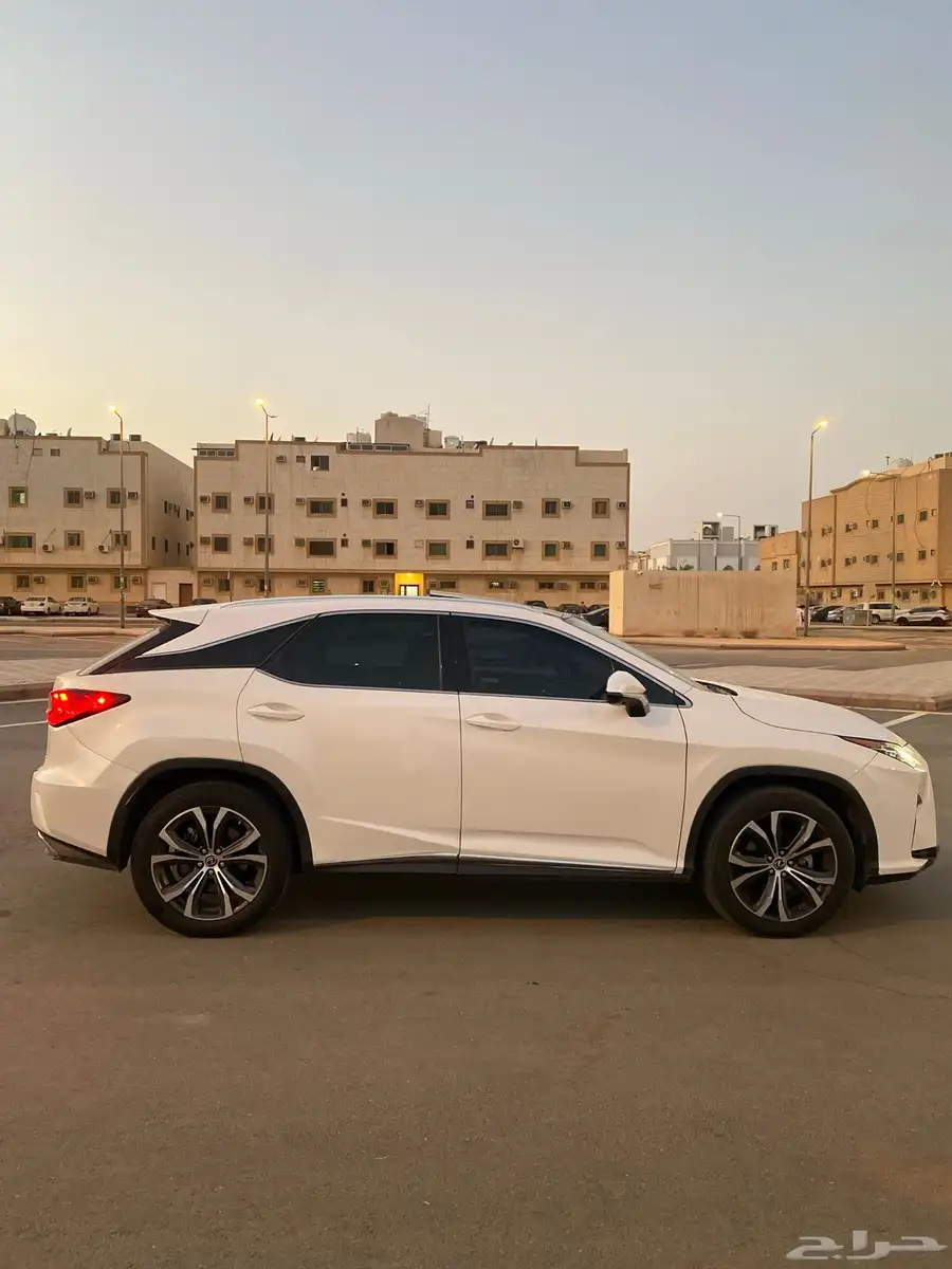 للبيع لكزس RX350 فل كامل لؤلؤي 2019 برجكتر ودبل 7