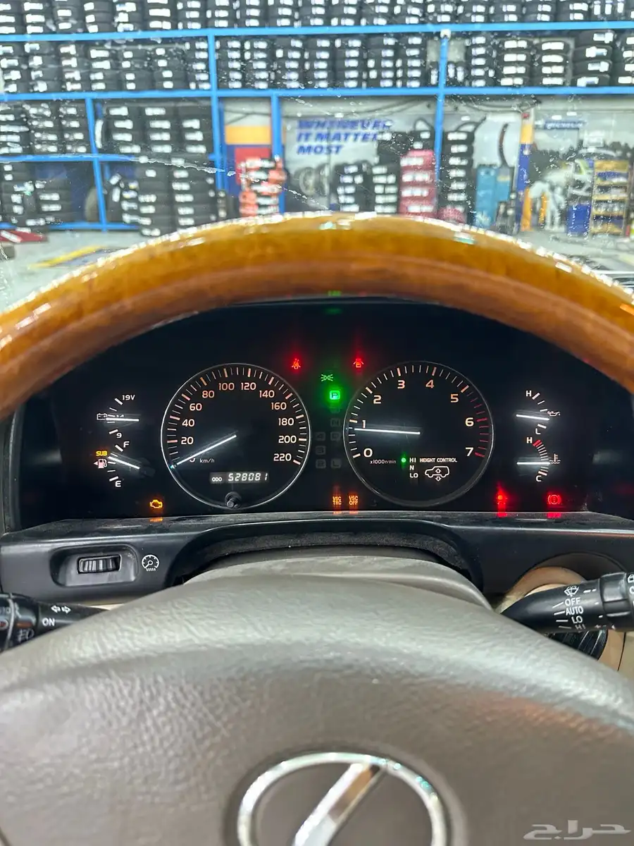 للبيع جيب الكزس LX470 23