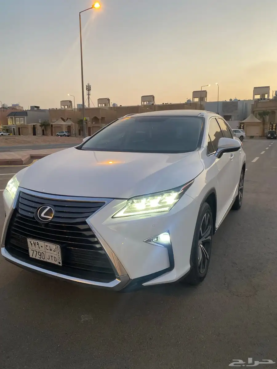 للبيع لكزس RX350 فل كامل لؤلؤي 2019 برجكتر ودبل 2