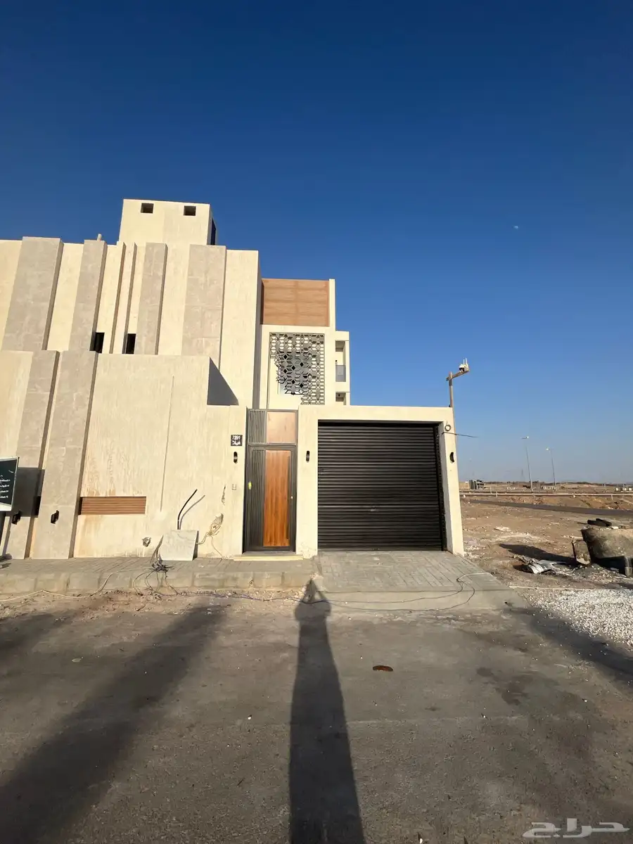 فيلا فاخرة للبيع بمخطط العطير - البدراني 0