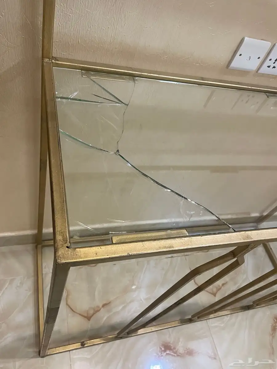 طاوله ضيافه مع 4 خدمه ومدخل للبيع 1