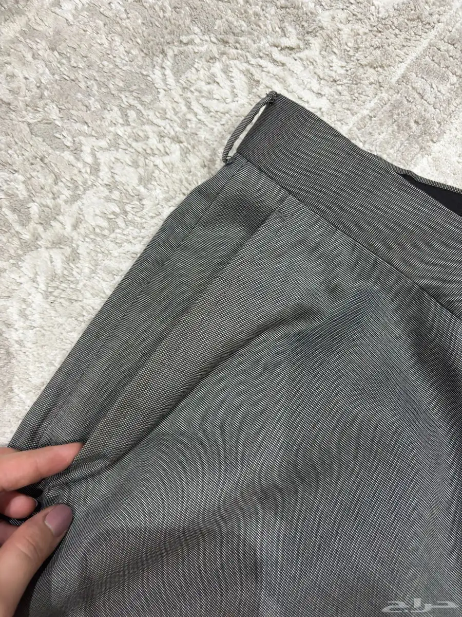 بدلة مع بنطلون hugo boss مقاس 60 16