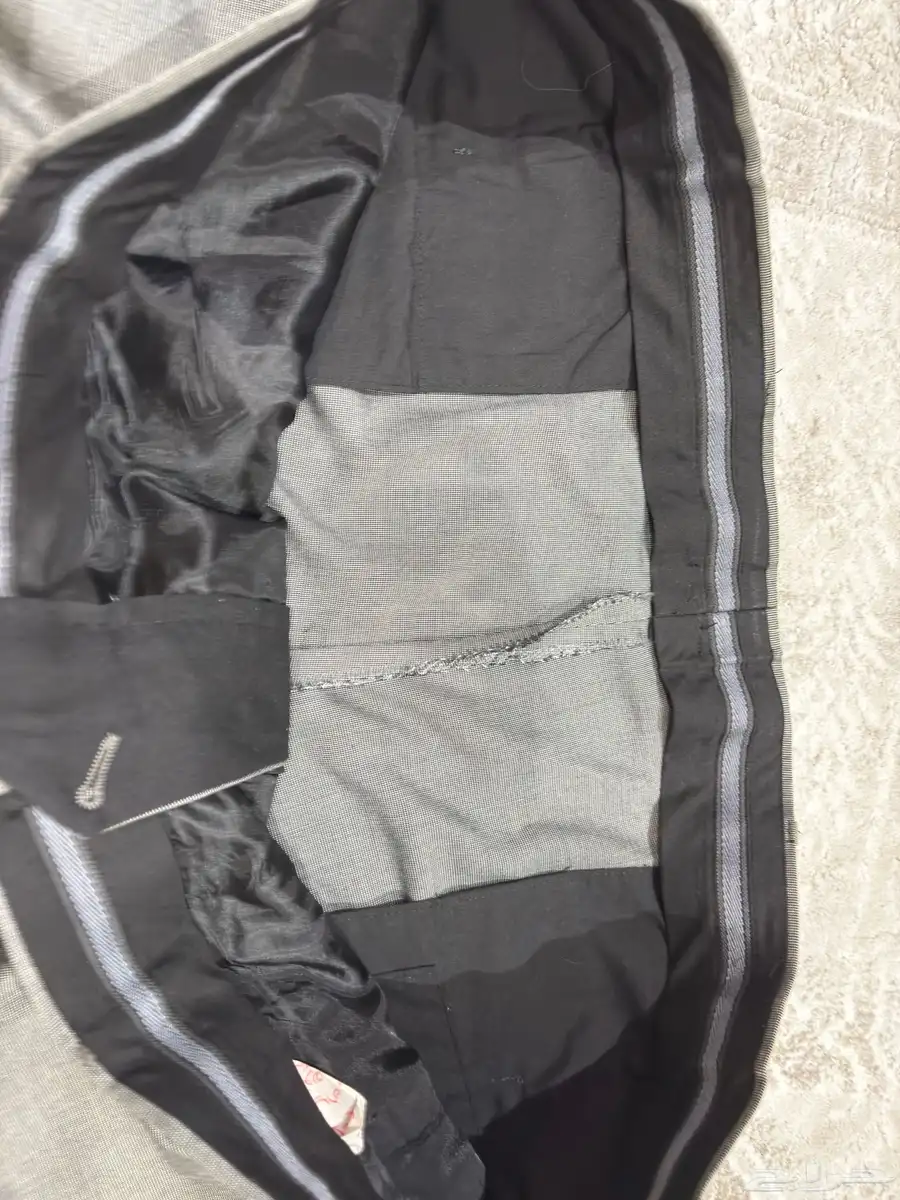 بدلة مع بنطلون hugo boss مقاس 60 19