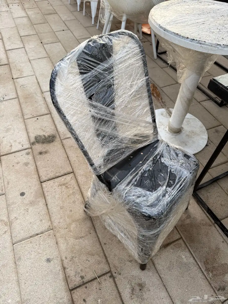 للبيع اثاث و معدات مطعم و نثريات 3