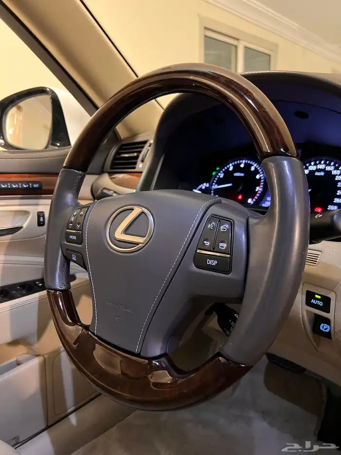 تم البيع لكسزس Ls460 لارج ممشى 180 الف 60
