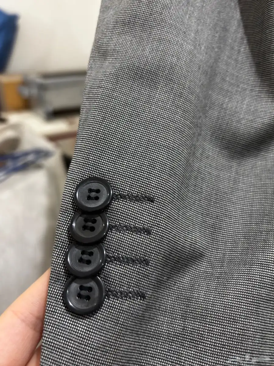 بدلة مع بنطلون hugo boss مقاس 60 1