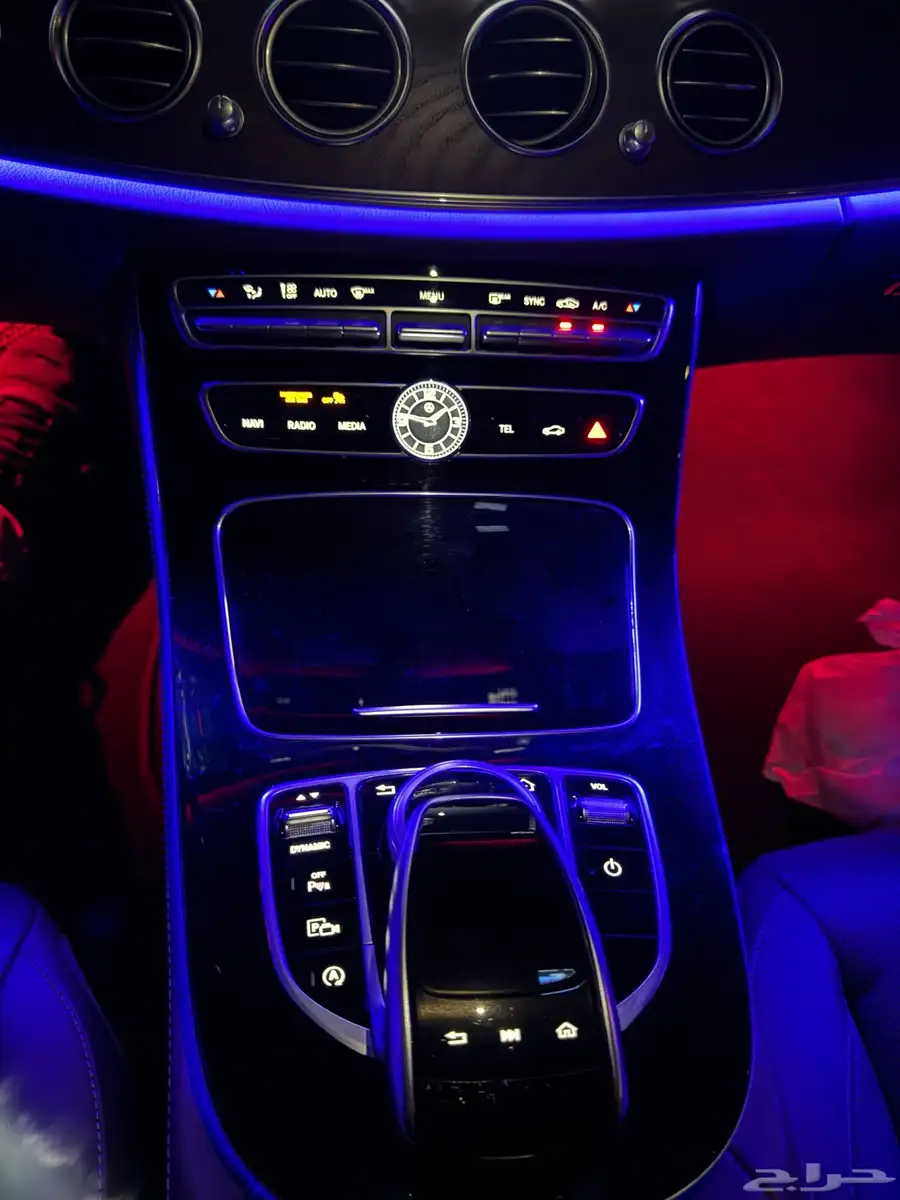 مرسيدس E300 فل كامل بانوراما عداد 106 بحالة الوكالة 45