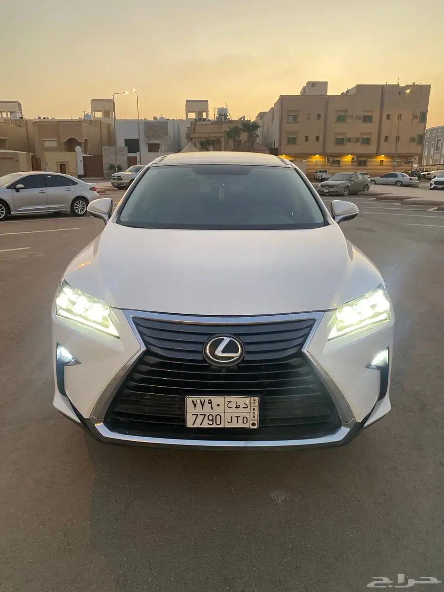 للبيع لكزس RX350 فل كامل لؤلؤي 2019 برجكتر ودبل 4
