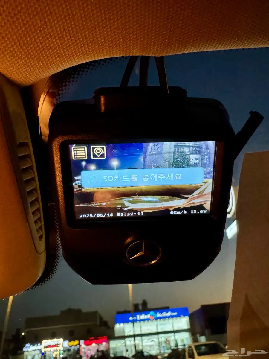 مرسيدس E300 فل كامل بانوراما عداد 106 بحالة الوكالة 40
