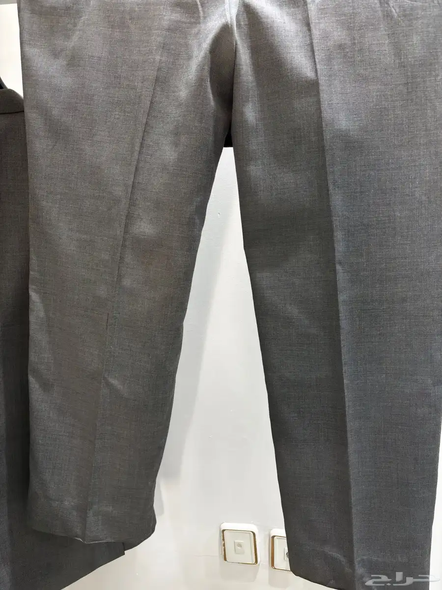 بدلة مع بنطلون hugo boss مقاس 60 14