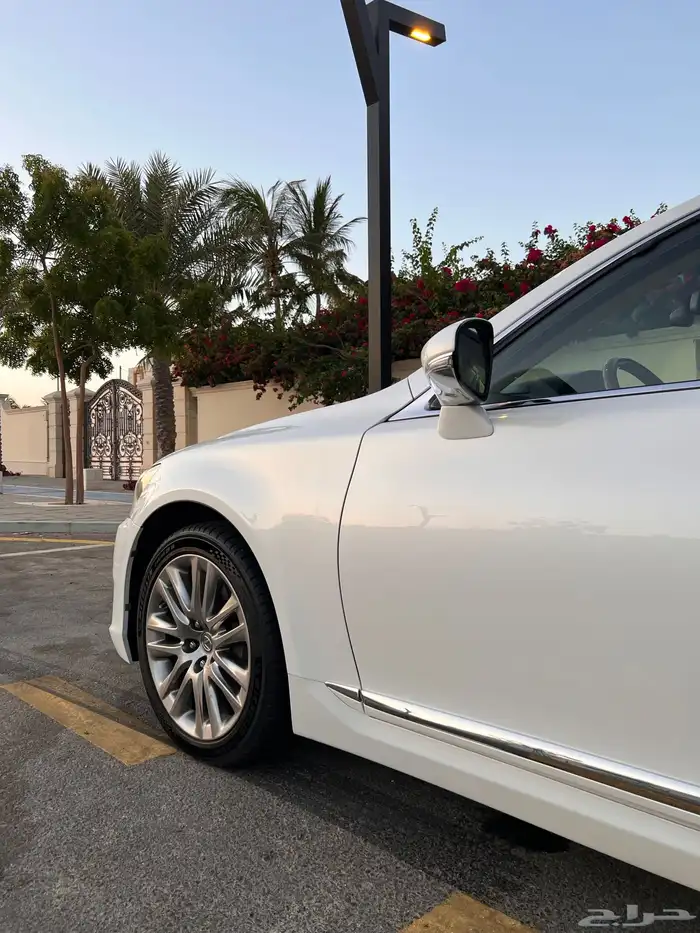 تم البيع لكسزس Ls460 لارج ممشى 180 الف 32