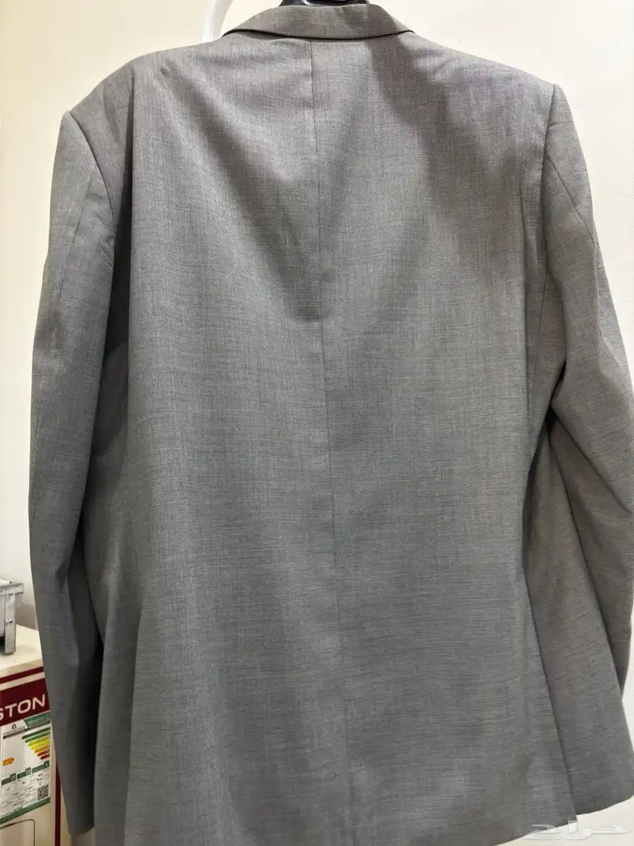 بدلة مع بنطلون hugo boss مقاس 60 12
