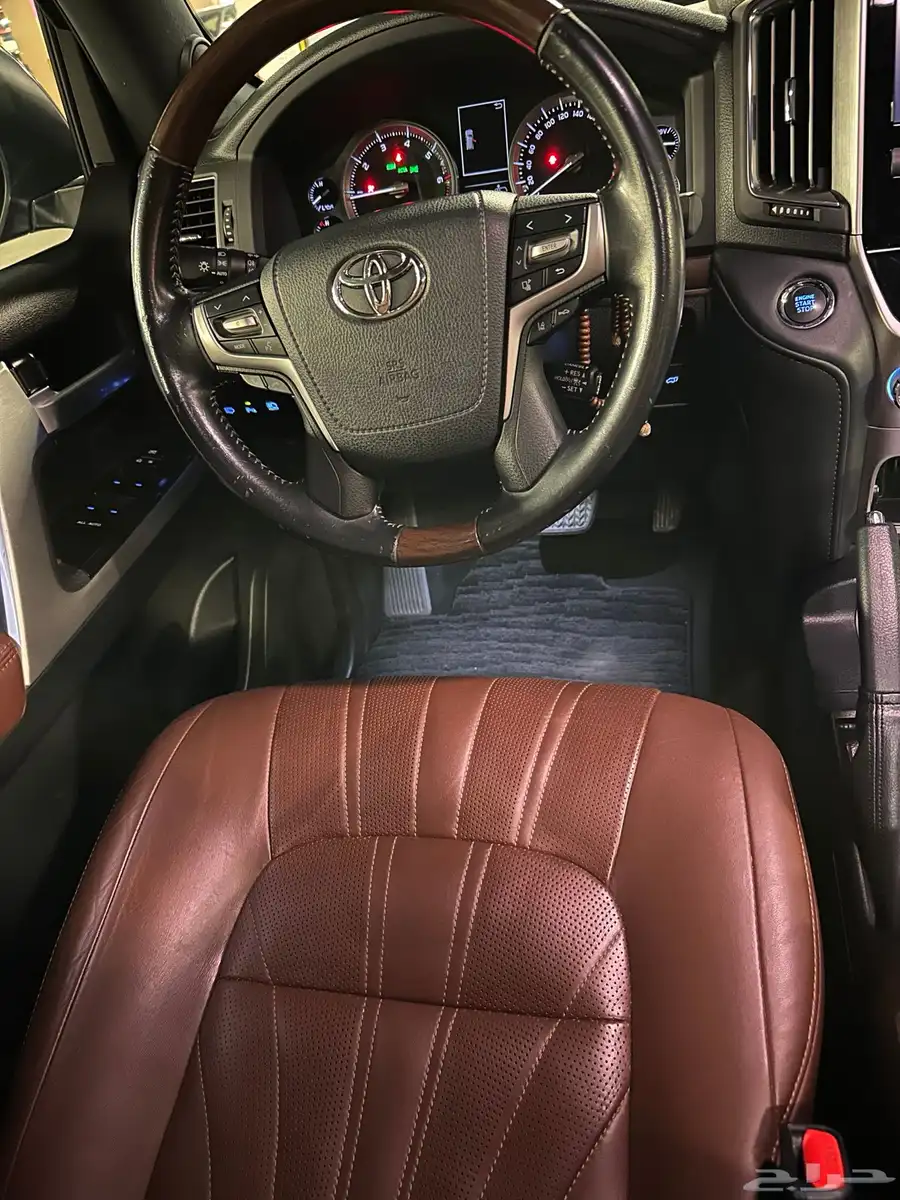 لاندكروزر vxs grand touring بريمي 15
