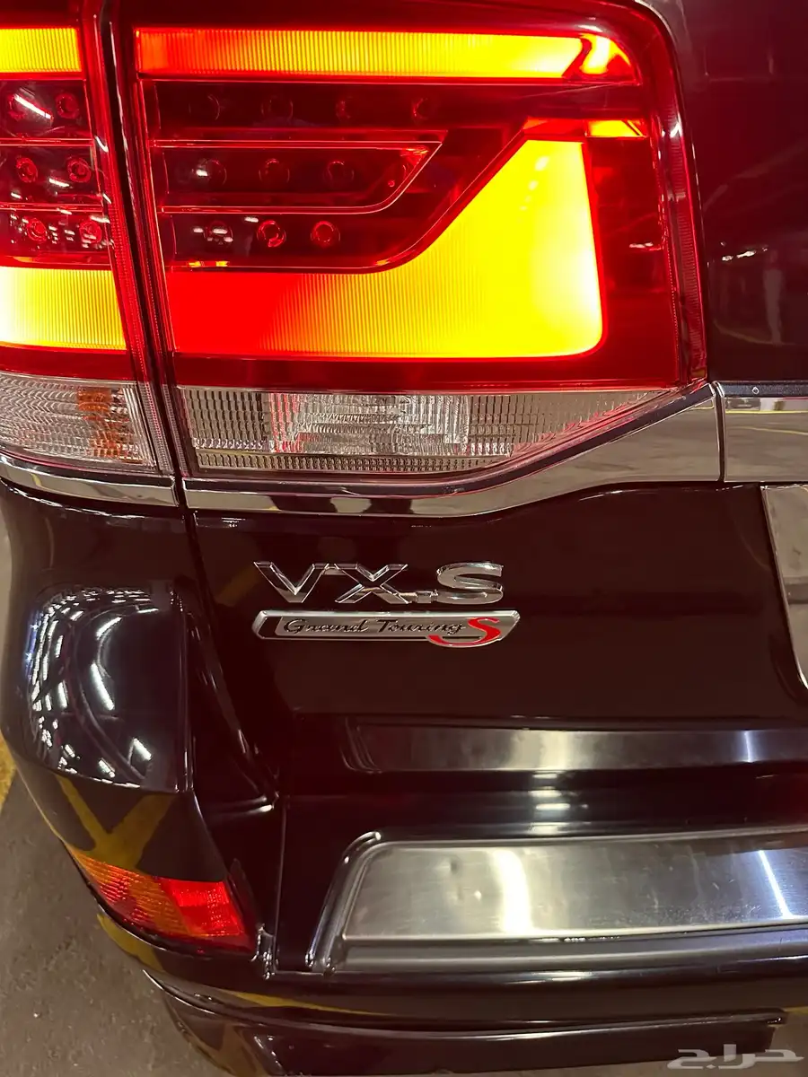 لاندكروزر vxs grand touring بريمي 4