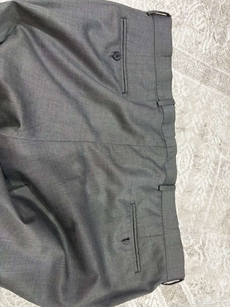 بدلة مع بنطلون hugo boss مقاس 60 20