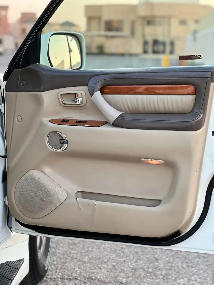 لكزس LX470 2006 26