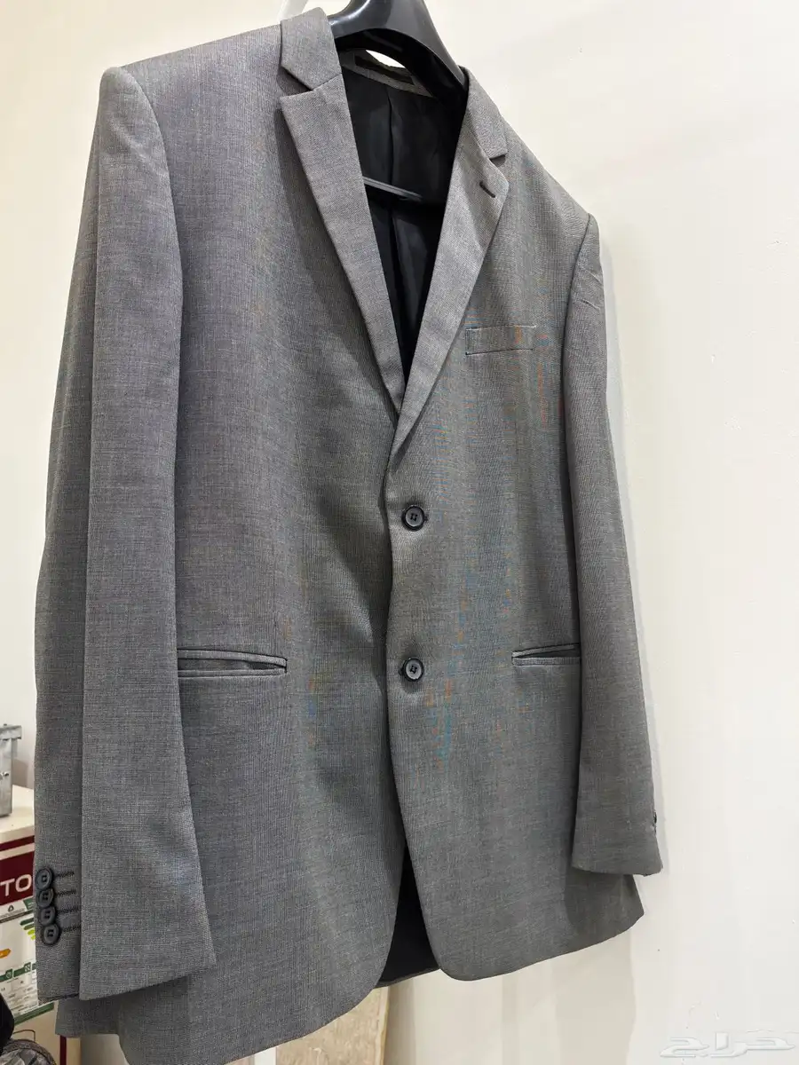 بدلة مع بنطلون hugo boss مقاس 60 0
