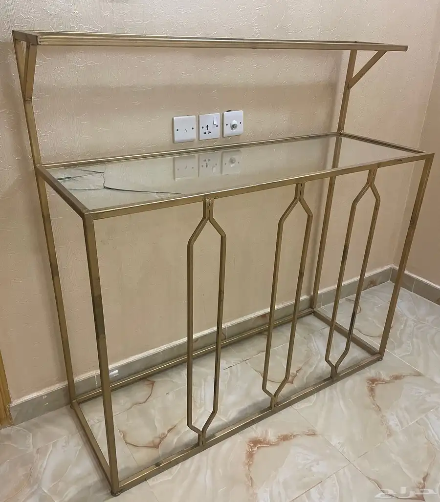 طاوله ضيافه مع 4 خدمه ومدخل للبيع 2
