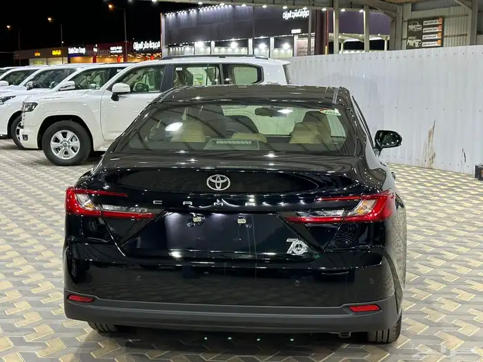للبيع كامريE 2025 خليجي ورد الساير لون اسود. 6