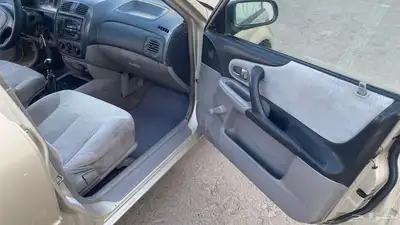 مازدا 2001 قير عادي نظيفه 323 السوم 7000 6