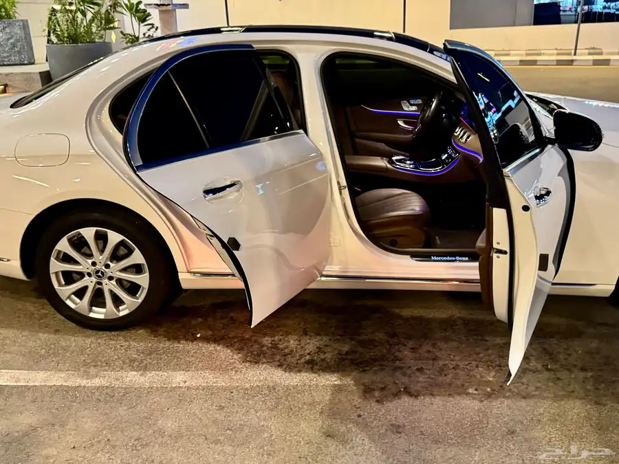 مرسيدس E300 فل كامل بانوراما عداد 106 بحالة الوكالة 11